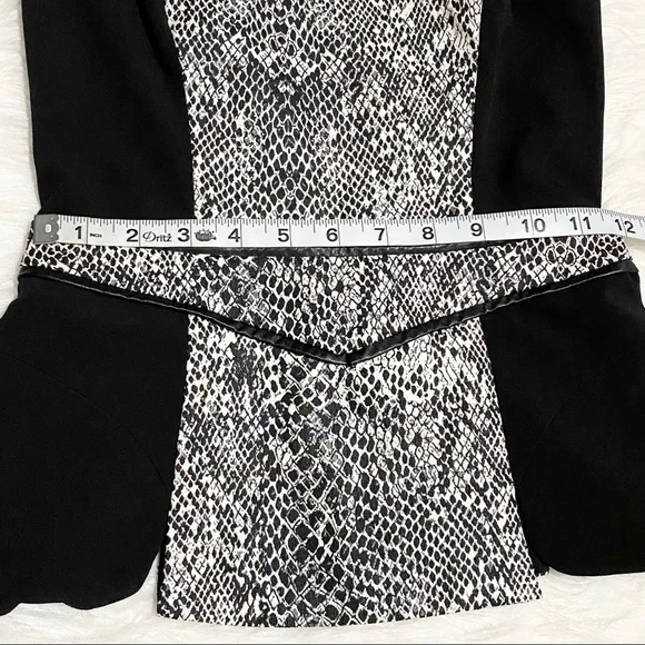 GUESS Black & GRAY Print Strapless Top - Picture 3 of 6